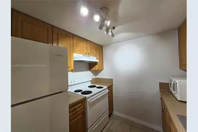 637 SW 3rd St #404, Miami, FL 33130 - Photo 7