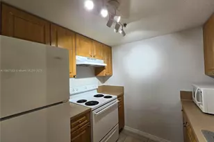 637 SW 3rd St, Miami, FL 33130 - Photo 7