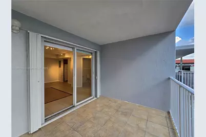 637 SW 3rd St #404, Miami, FL 33130 - Photo 5