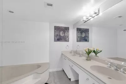 1000 Quayside Ter #505, Miami, FL 33138 - Photo 15