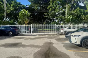 2000 NE 135th St, North Miami, FL 33181 - Photo 21