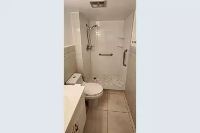 581 Blue Heron Dr #122-B, Hallandale Beach, FL 33009 - Photo 17