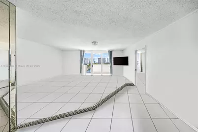 2750 NE 183rd St #1210, Aventura, FL 33160 - Photo 3