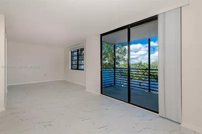 1100 Colony Point Cir #208, Pembroke Pines, FL 33026 - Photo 21