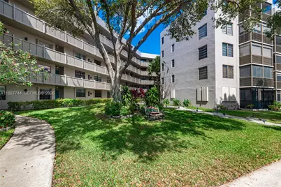1100 Colony Point Cir #208, Pembroke Pines, FL 33026 - Photo 23