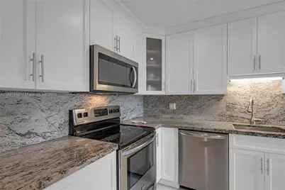 8809 Belle Aire Dr #8809, Boca Raton, FL 33433 - Photo 11