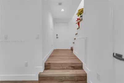 3067 Center St #17, Miami, FL 33133 - Photo 9