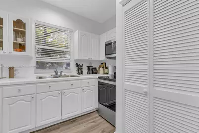 3067 Center St #17, Miami, FL 33133 - Photo 3