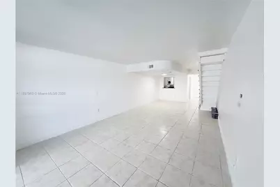 3895 W 9th Way #14, Hialeah, FL 33012 - Photo 9