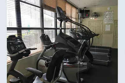 1000 Parkview Dr #627, Hallandale Beach, FL 33009 - Photo 17