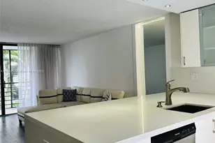 20400 W Country Club Dr, Aventura, FL 33180 - Photo 3