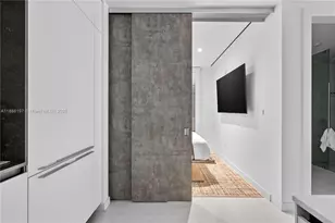 300 Biscayne Blvd Way, Miami, FL 33131 - Photo 7