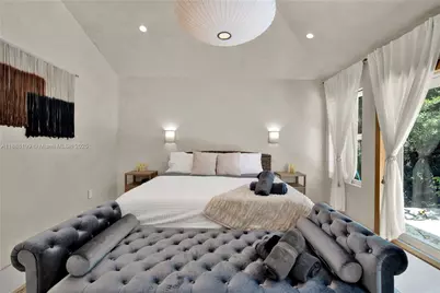 520 Bay Point Rd, Miami, FL 33137 - Photo 29