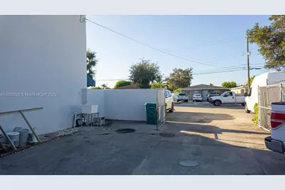 7021 SW 13th Ter, Miami, FL 33144 - Photo 17