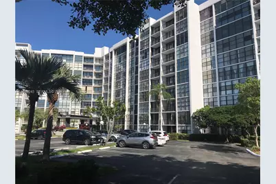1000 Parkview Dr #627, Hallandale Beach, FL 33009 - Photo 15