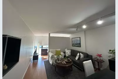 1000 Parkview Dr #627, Hallandale Beach, FL 33009 - Photo 27