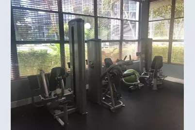 1000 Parkview Dr #627, Hallandale Beach, FL 33009 - Photo 19