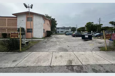 19080 NE 3rd Ct #312, Miami, FL 33179 - Photo 3