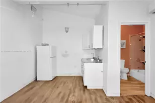 640 NE 160th St, Miami, FL 33162 - Photo 21