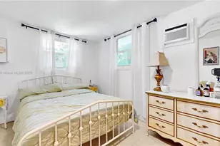 640 NE 160th St, Miami, FL 33162 - Photo 13