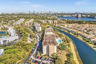 800 NE 195th St, Miami, FL 33179 - Photo 51