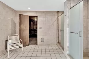 800 NE 195th St, Miami, FL 33179 - Photo 43