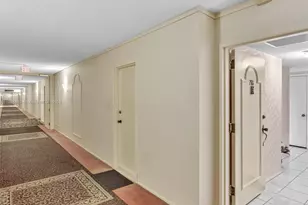 800 NE 195th St, Miami, FL 33179 - Photo 3