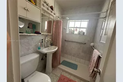 265 W 55th St, Hialeah, FL 33012 - Photo 31