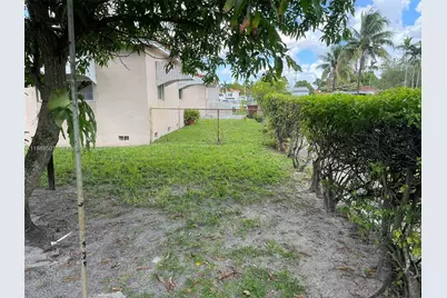 265 W 55th St, Hialeah, FL 33012 - Photo 13