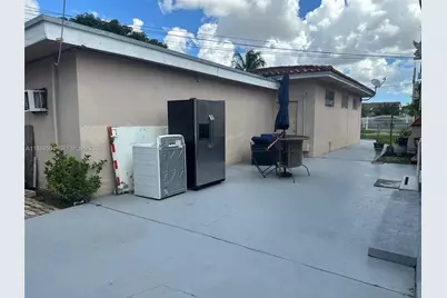 265 W 55th St, Hialeah, FL 33012 - Photo 9