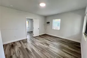962 NW 6th St, Miami, FL 33136 - Photo 1