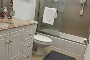 9375 Fontainebleau Blvd, Miami, FL 33172 - Photo 9