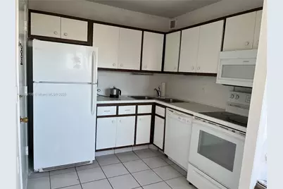 111 Golden Isles Dr #D10, Hallandale Beach, FL 33009 - Photo 13