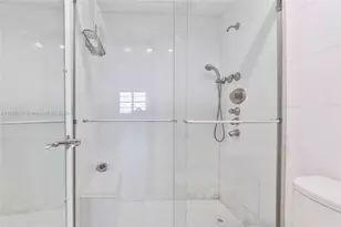 300 Bayview Dr, Sunny Isles Beach, FL 33160 - Photo 17