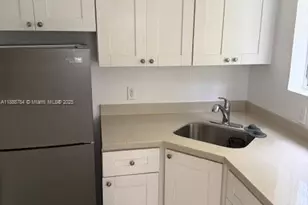 1027 Euclid Ave, Miami Beach, FL 33139 - Photo 3