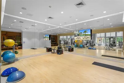16385 Biscayne Blvd #1918, North Miami Beach, FL 33160 - Photo 5