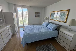 100 Bayview Dr, Sunny Isles Beach, FL 33160 - Photo 9