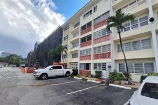 215 SE 3rd Ave, Hallandale Beach, FL 33009 - Photo 3