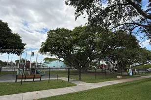 610 NE 2nd St, Dania Beach, FL 33004 - Photo 13