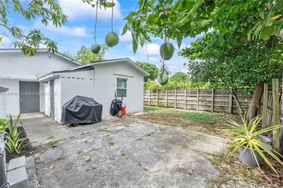 1101 NW 40th St, Miami, FL 33127 - Photo 5