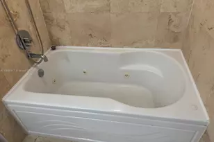 41 SE 5th St, Miami, FL 33131 - Photo 21