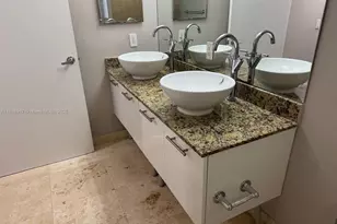 41 SE 5th St, Miami, FL 33131 - Photo 23