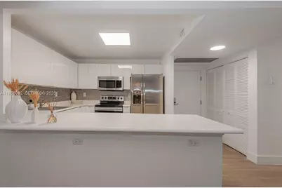 2301 Collins Ave #333, Miami Beach, FL 33139 - Photo 13