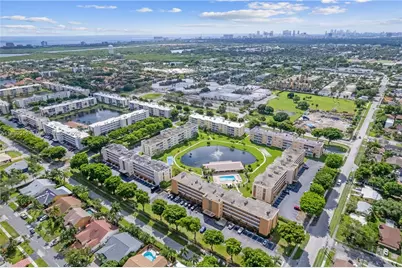 206 SE 10th St #303, Dania Beach, FL 33004 - Photo 35