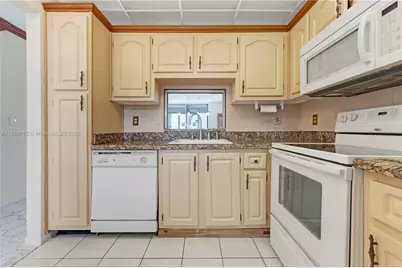 206 SE 10th St #303, Dania Beach, FL 33004 - Photo 3