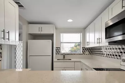 9010 Sunrise Lakes Blvd #306, Sunrise, FL 33322 - Photo 9