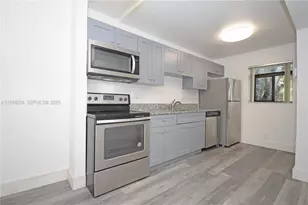 301 Gardens Dr, Pompano Beach, FL 33069 - Photo 1