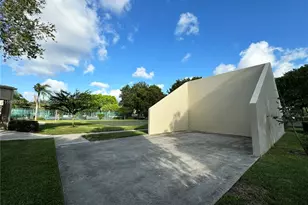 301 Gardens Dr, Pompano Beach, FL 33069 - Photo 25