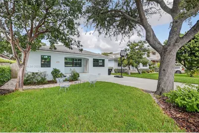 1027 S Palmway, Lake Worth, FL 33460 - Photo 1