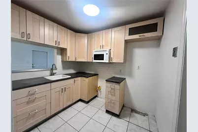 11201 NE 10th Ave, Biscayne Park, FL 33161 - Photo 9